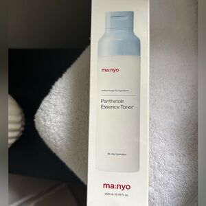 Ma:nyo Panthetoin Essence Toner NIB!